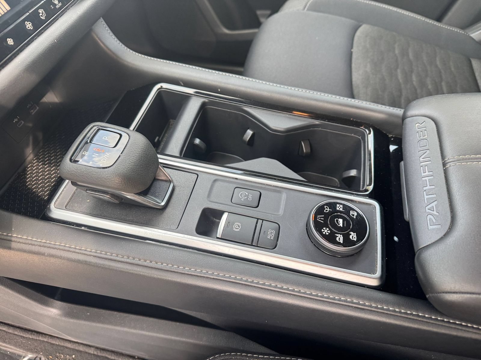 Used 2025 Nissan Pathfinder SV AWD/4WD image 43
