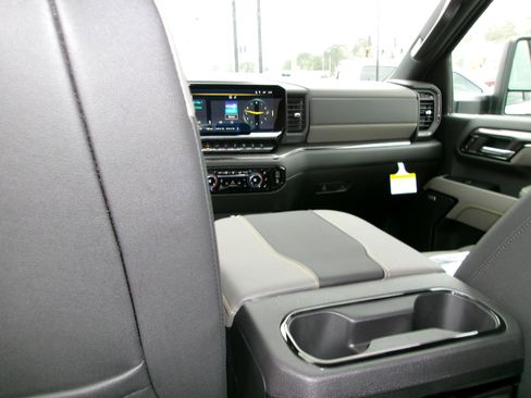 New 2026 Chevrolet Silverado 2500 ZR2 image 17