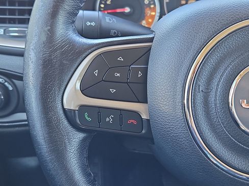 Used 2016 Jeep Renegade Latitude w/ Cold Weather Group image 17