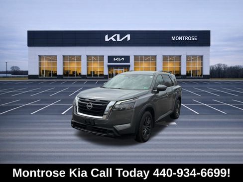 Used 2023 Nissan Pathfinder SV image 1