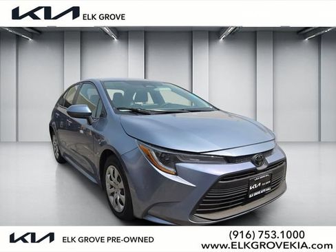 Used 2023 Toyota Corolla LE FWD image 1