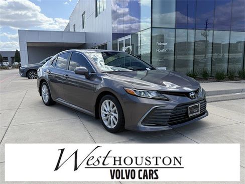 Used 2022 Toyota Camry LE image 1