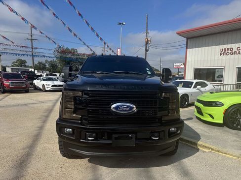 Used 2019 Ford F250 Platinum w/ Platinum Ultimate Package image 2