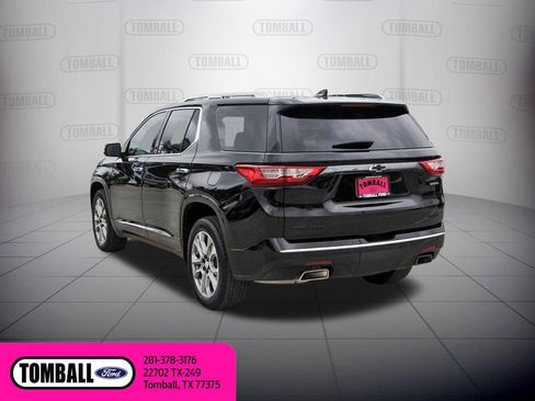 Used 2021 Chevrolet Traverse Premier w/ LPO, Blackout Package FWD image 5