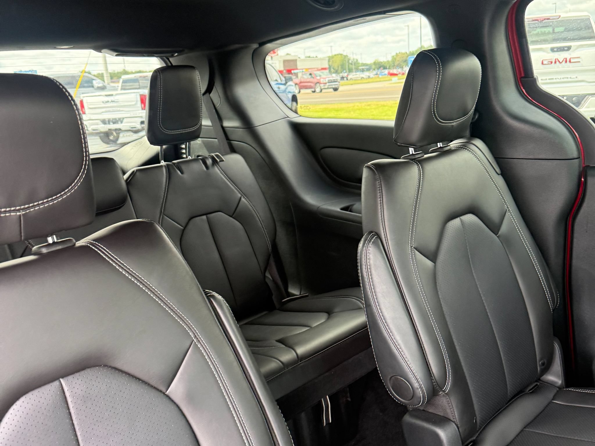Used 2027 Chrysler Pacifica Select FWD image 51
