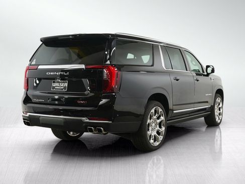 Used 2025 GMC Yukon XL Denali w/ Denali Reserve Package AWD/4WD image 5