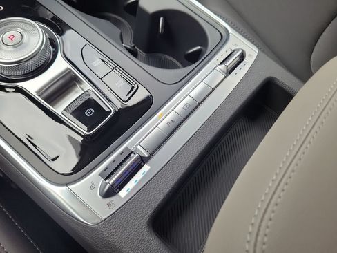 New 2026 Kia Carnival Hybrid FWD image 36