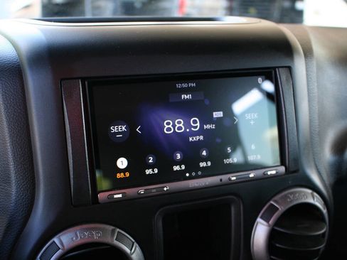 Used 2018 Jeep Wrangler Unlimited Sport w/ Connectivity Group image 16