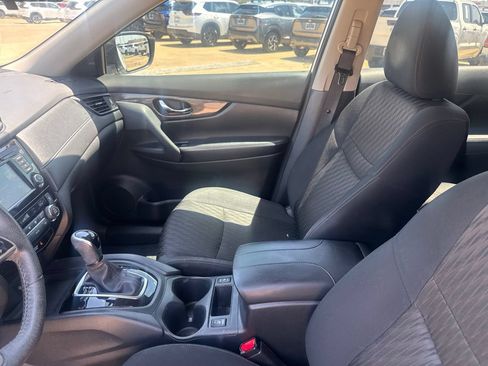 Used 2020 Nissan Rogue SV FWD image 38