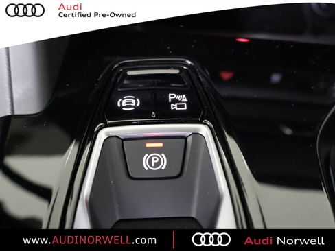 Certified 2025 Audi Q5 Premium w/ 19" Wheel Package image 4