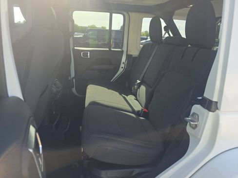 Used 2025 Jeep Wrangler Unlimited Sahara w/ Safety Group AWD/4WD image 13