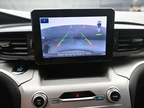 Used 2020 Ford Explorer XLT w/ Comfort Package image 12