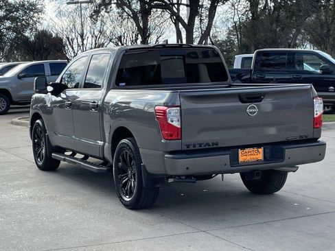 Used 2024 Nissan Titan SV w/ SV Convenience Package image 4
