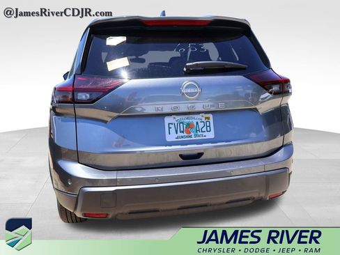 Used 2025 Nissan Rogue SV FWD image 15