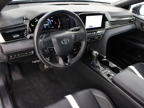Used 2025 Toyota Camry SE w/ Convenience Package FWD image 12