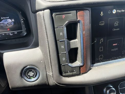 Used 2023 GMC Yukon XL Denali Ultimate AWD/4WD image 25