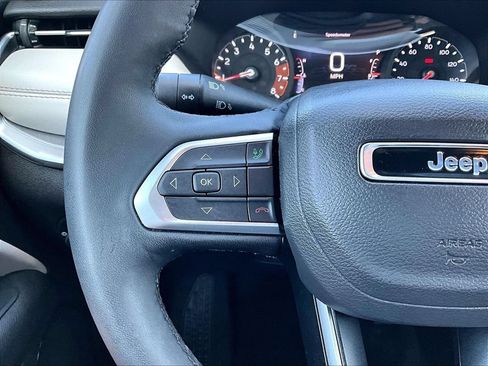 Used 2025 Jeep Compass Limited AWD/4WD image 15