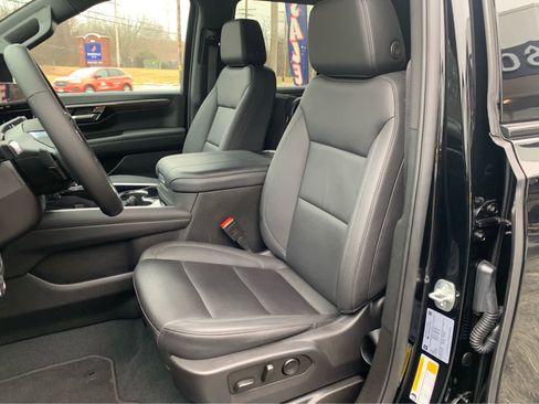 Used 2025 Chevrolet Tahoe Z71 image 12