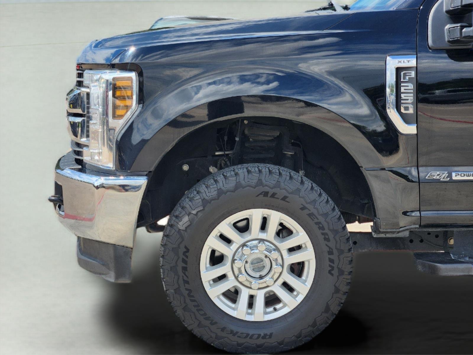 Used 2018 Ford F250 XLT w/ FX4 Off-Road Package AWD/4WD image 9