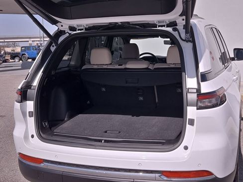 Used 2025 Jeep Grand Cherokee Limited w/ Luxury Tech Group II image 25