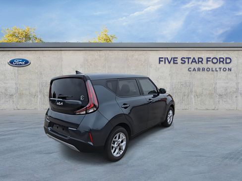 Used 2025 Kia Soul LX w/ LX Technology Package image 8