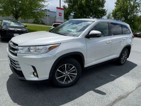 Certified 2019 Toyota Highlander XLE AWD/4WD image 4