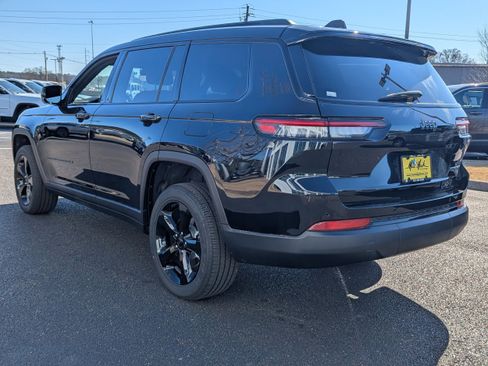 New 2025 Jeep Grand Cherokee L Altitude image 3
