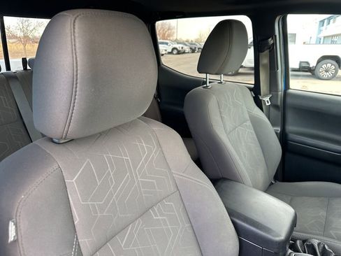 Used 2017 Toyota Tacoma TRD Off-Road image 27