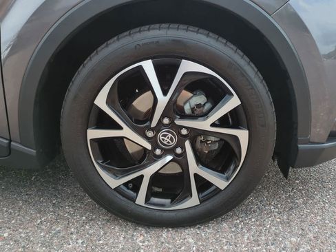 Certified 2020 Toyota C-HR XLE FWD image 11