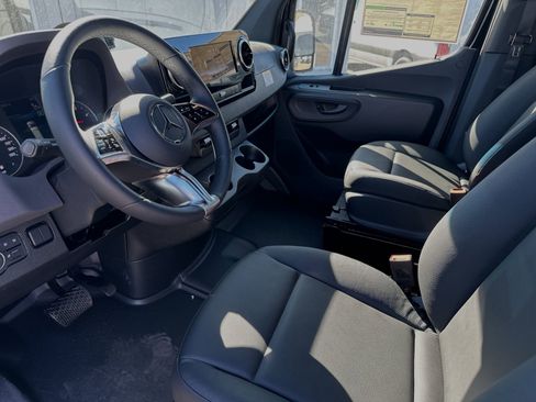 New 2025 Mercedes-Benz Sprinter 2500 image 10