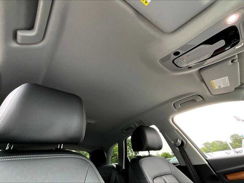 Used 2021 Audi Q5 Premium image 13