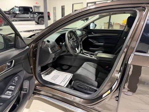 Used 2018 Honda Accord EX image 15
