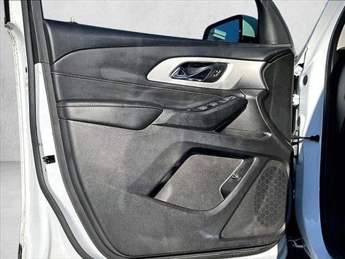 Used 2019 Chevrolet Traverse LT image 18