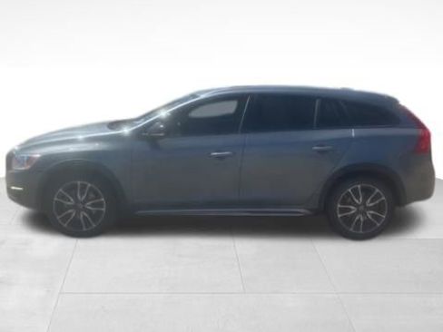 Used 2018 Volvo V60 T5 Cross Country w/ Convenience Package AWD/4WD image 2