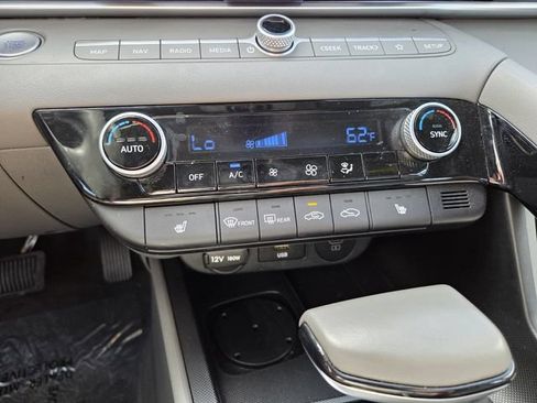 Used 2025 Hyundai Elantra SEL FWD image 26
