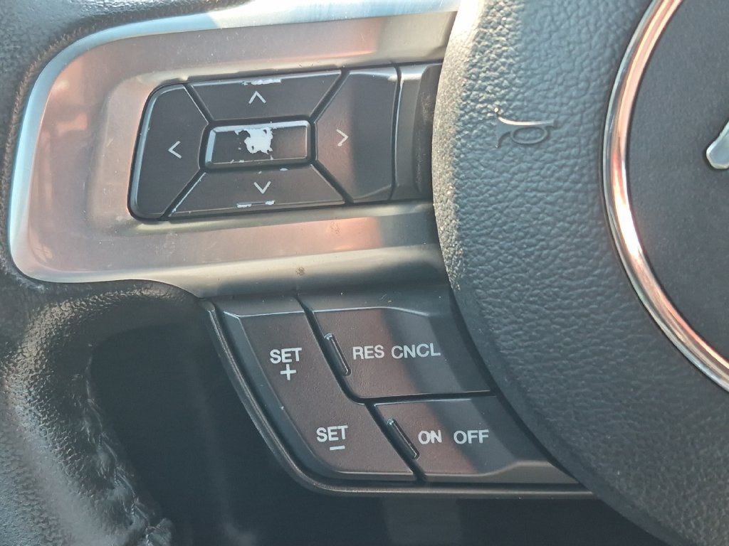 Used 2017 Ford Mustang Coupe RWD image 21