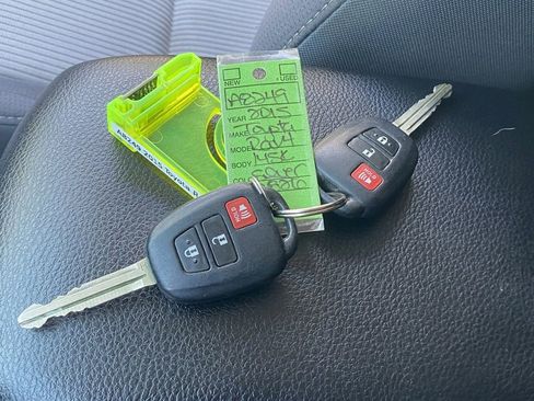 Used 2015 Toyota RAV4 XLE FWD image 32