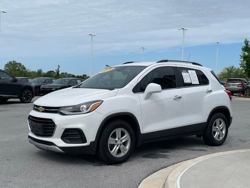 Used 2020 Chevrolet Trax LT w/ LT Convenience Package image 4