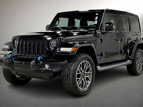 Used 2022 Jeep Wrangler Unlimited Sahara image 3