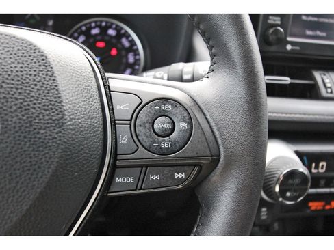 Used 2021 Toyota RAV4 XLE Premium AWD/4WD image 18