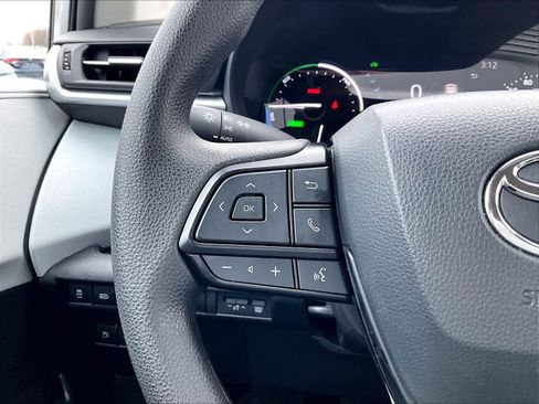 Used 2025 Toyota Sienna LE image 24