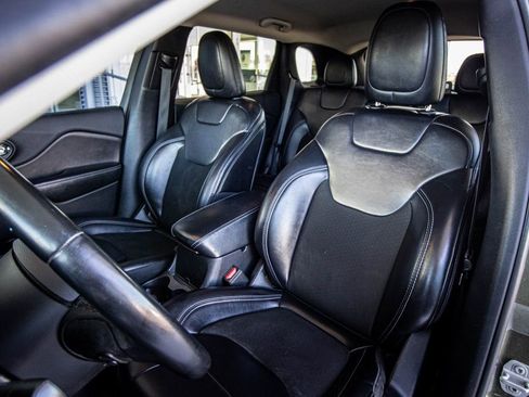 Used 2019 Jeep Cherokee Latitude Plus image 24