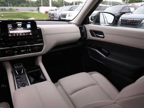 Certified 2025 Nissan Pathfinder SL AWD/4WD image 28