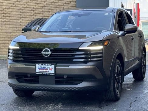 Used 2025 Nissan Kicks SV AWD/4WD image 35