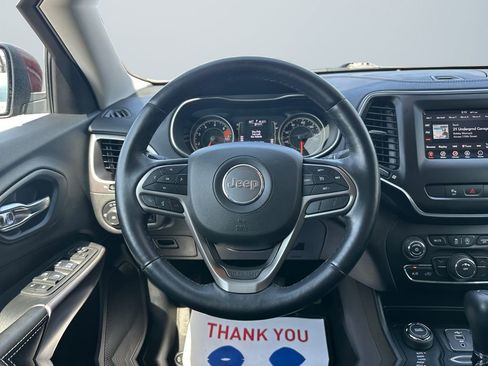 Used 2019 Jeep Cherokee Latitude Plus AWD/4WD image 12