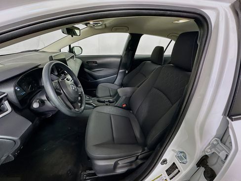 Used 2025 Toyota Corolla LE image 13