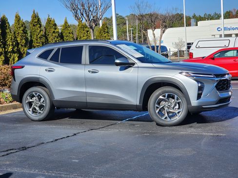 New 2026 Chevrolet Trax LT w/ Driver Confidence Package FWD image 3