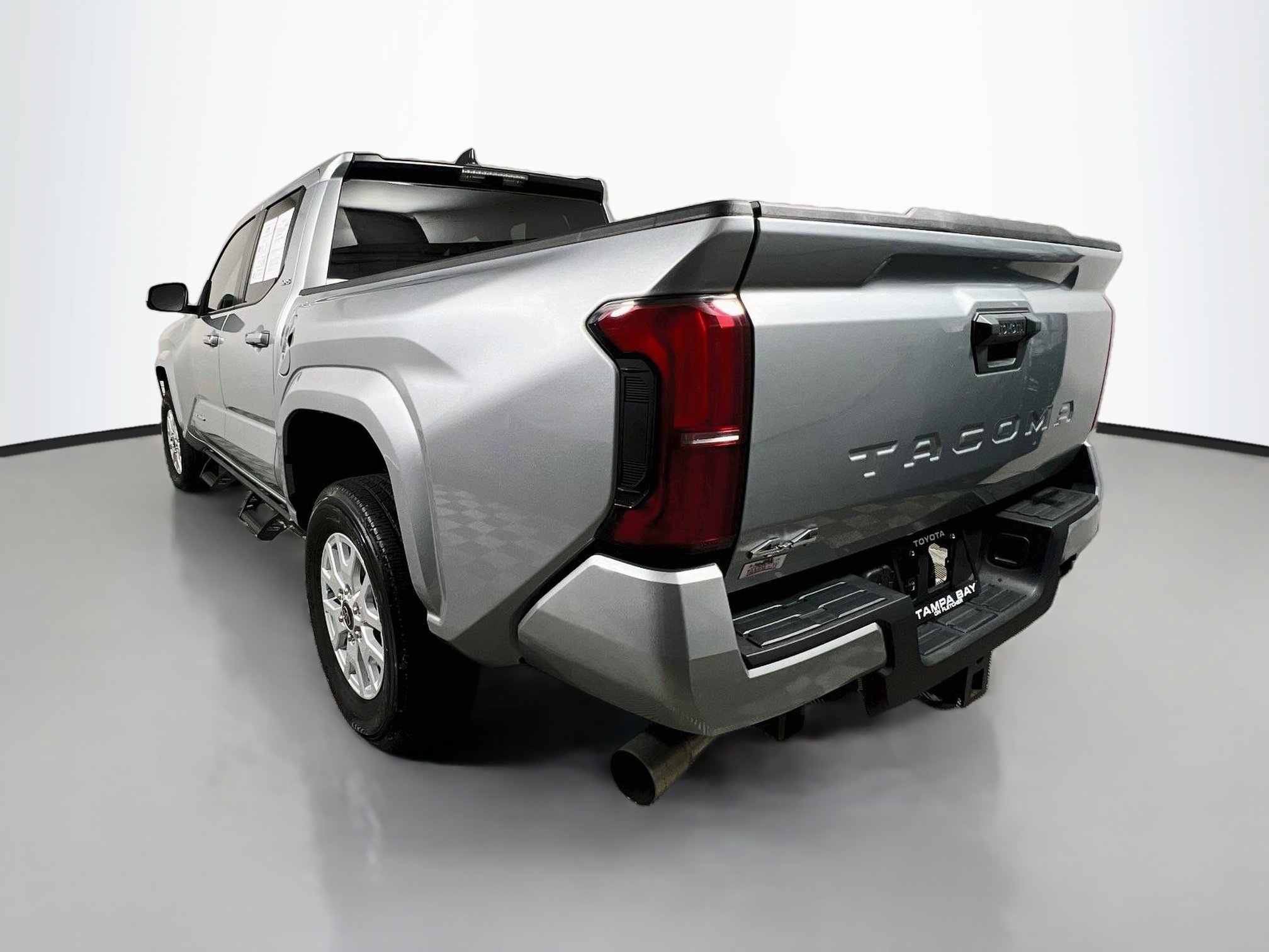 Used 2025 Toyota Tacoma SR5 AWD/4WD image 8