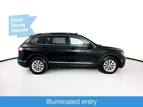 Used 2018 Volkswagen Tiguan SE w/ Panoramic Sunroof Package image 9