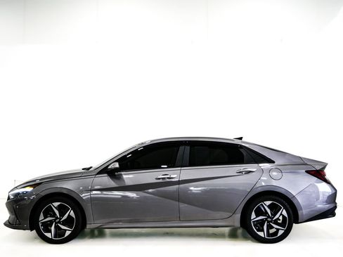 Used 2023 Hyundai Elantra SEL w/ Convenience Package FWD image 5